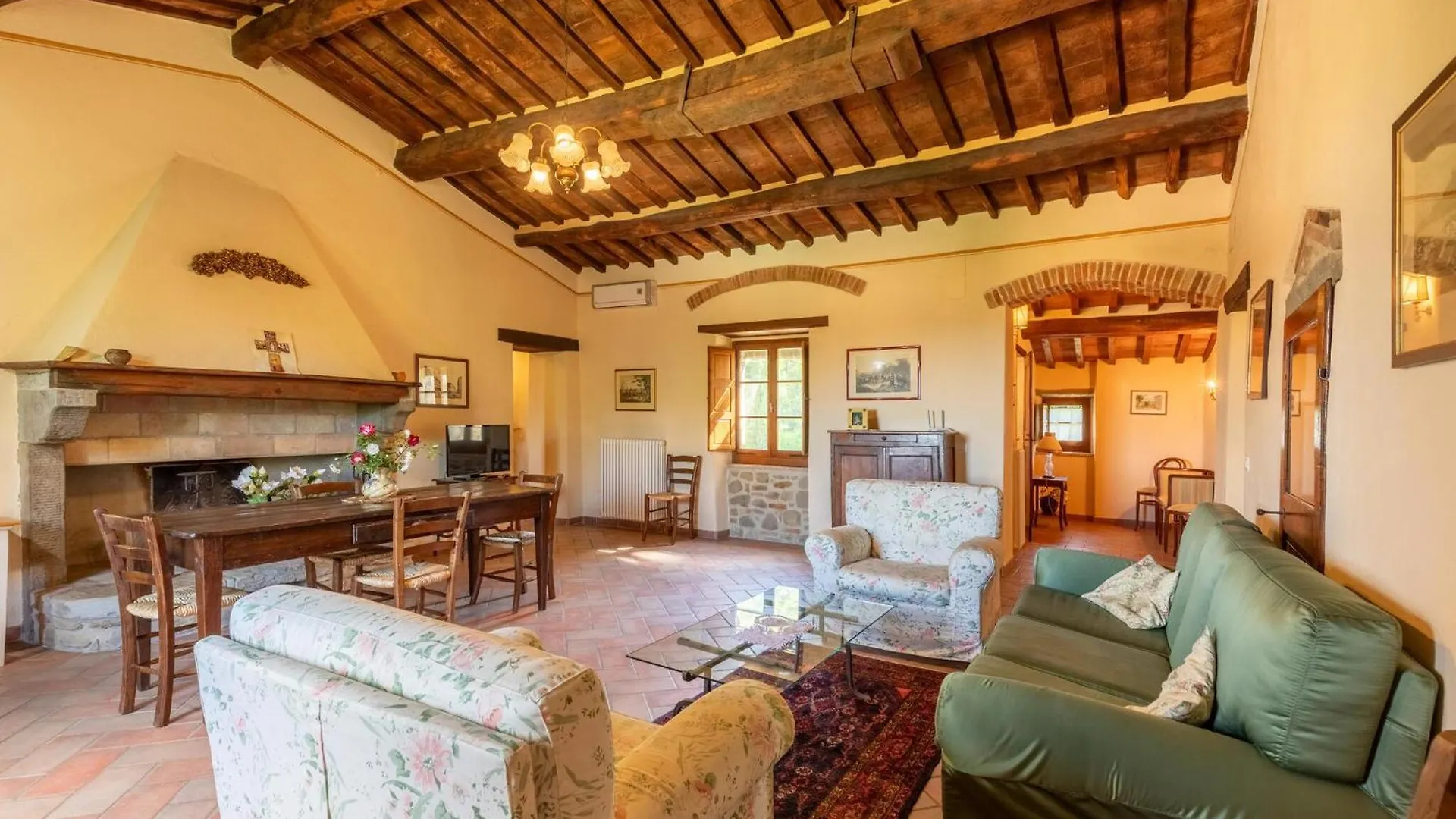 Cozy Home In Cortona With Outdoor Swimming Pool 0*,  イタリア